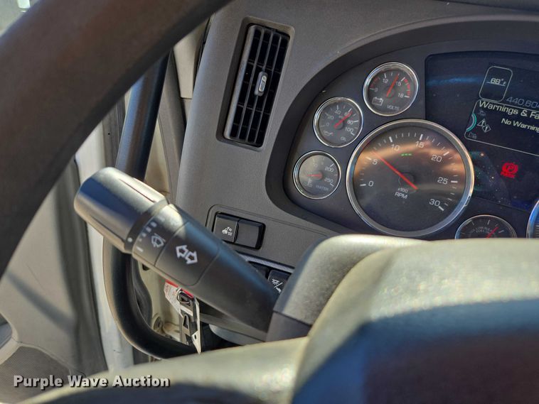 image for item FB9408 2016 Kenworth T880 semi truck