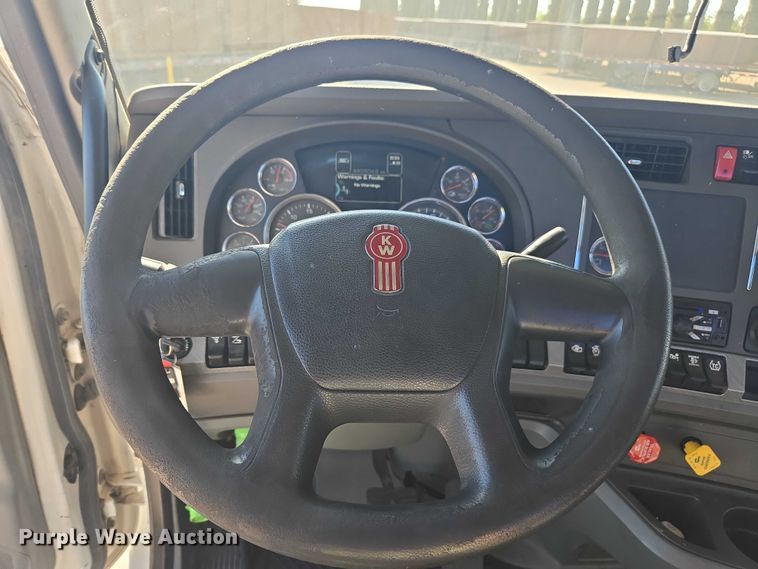 image for item FB9408 2016 Kenworth T880 semi truck