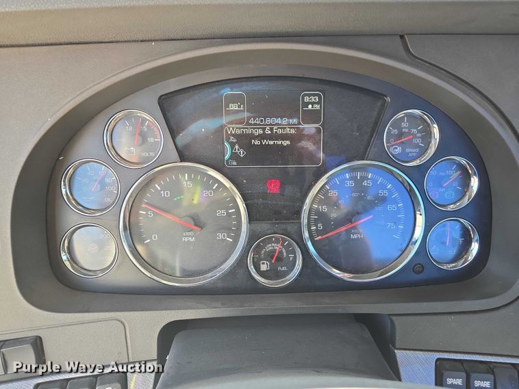 image for item FB9408 2016 Kenworth T880 semi truck