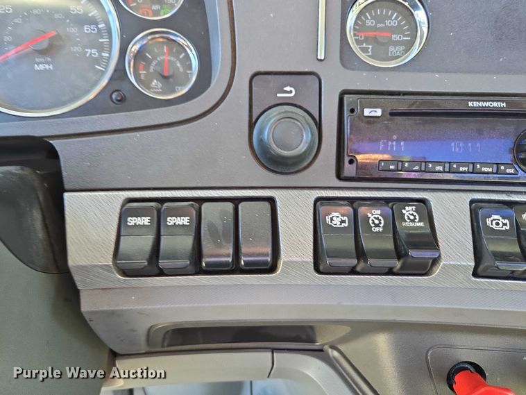 image for item FB9408 2016 Kenworth T880 semi truck