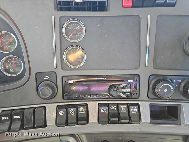 image for item FB9408 2016 Kenworth T880 semi truck