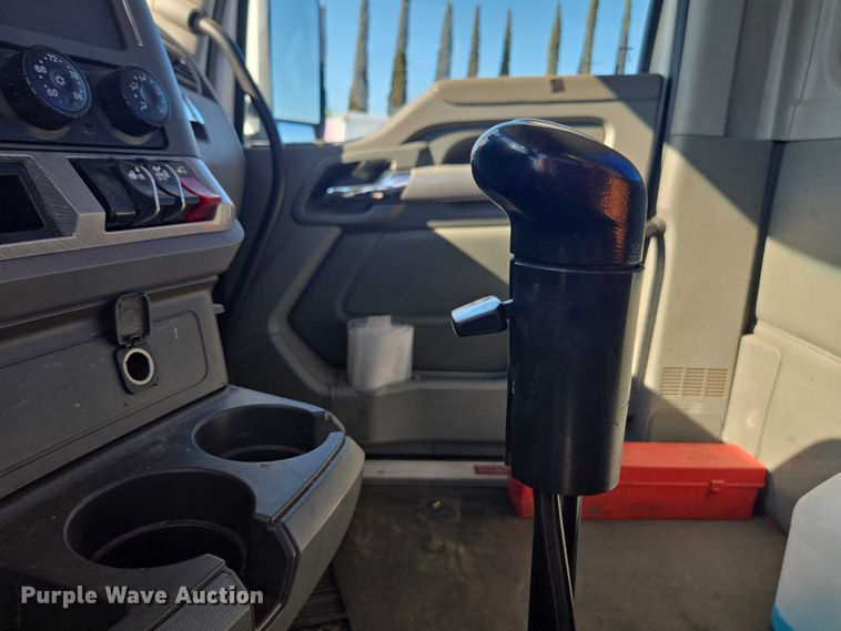 image for item FB9408 2016 Kenworth T880 semi truck