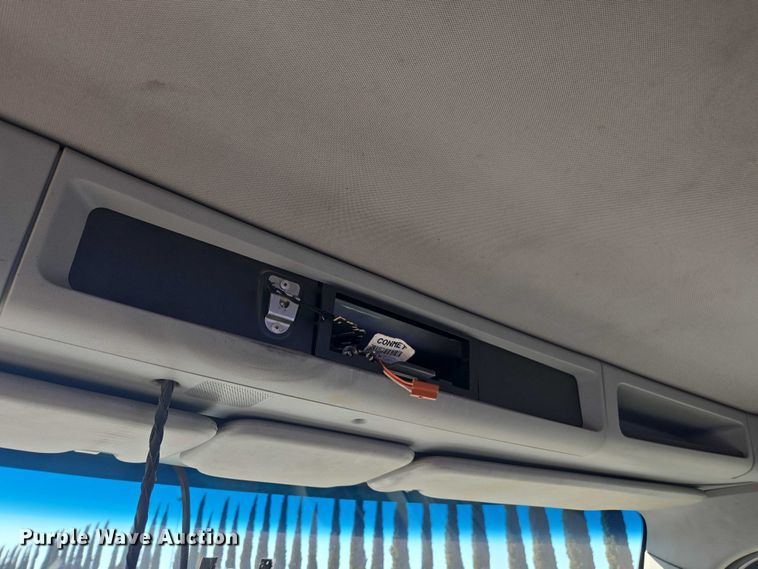 image for item FB9408 2016 Kenworth T880 semi truck