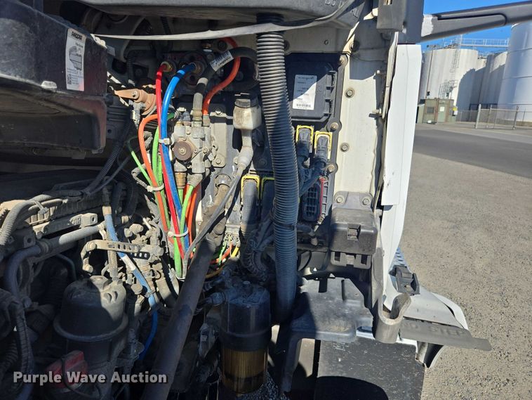 image for item FB9408 2016 Kenworth T880 semi truck