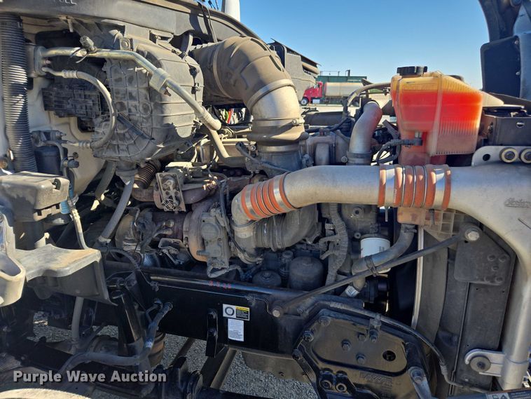 image for item FB9408 2016 Kenworth T880 semi truck