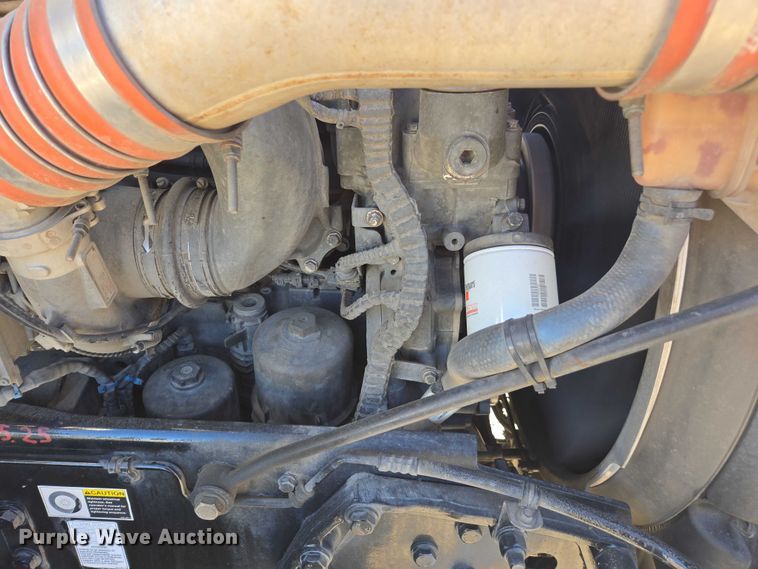 image for item FB9408 2016 Kenworth T880 semi truck