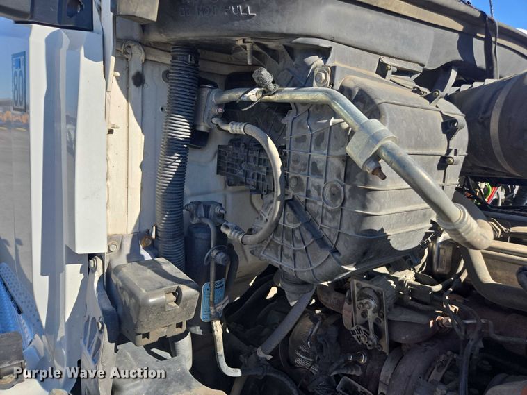 image for item FB9408 2016 Kenworth T880 semi truck