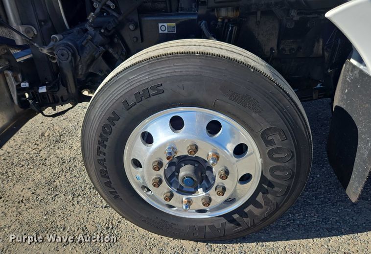 image for item FB9408 2016 Kenworth T880 semi truck