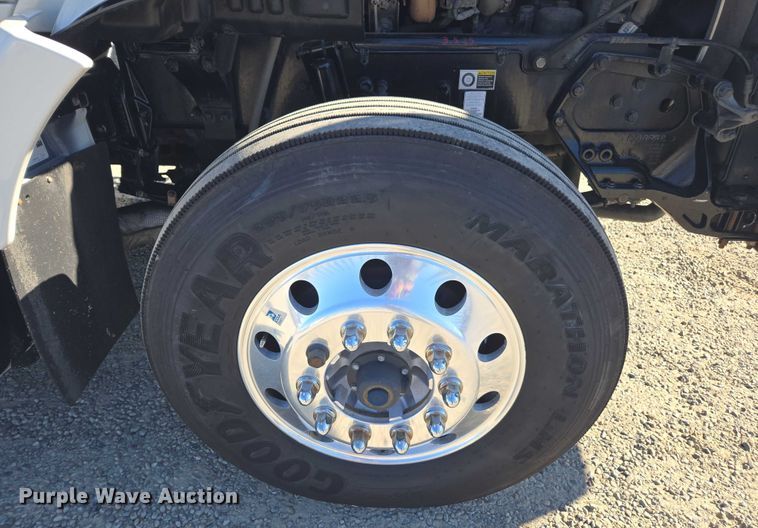 image for item FB9408 2016 Kenworth T880 semi truck