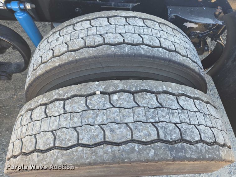 image for item FB9408 2016 Kenworth T880 semi truck