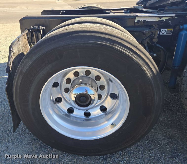 image for item FB9408 2016 Kenworth T880 semi truck