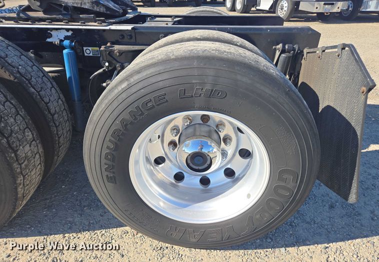 image for item FB9408 2016 Kenworth T880 semi truck