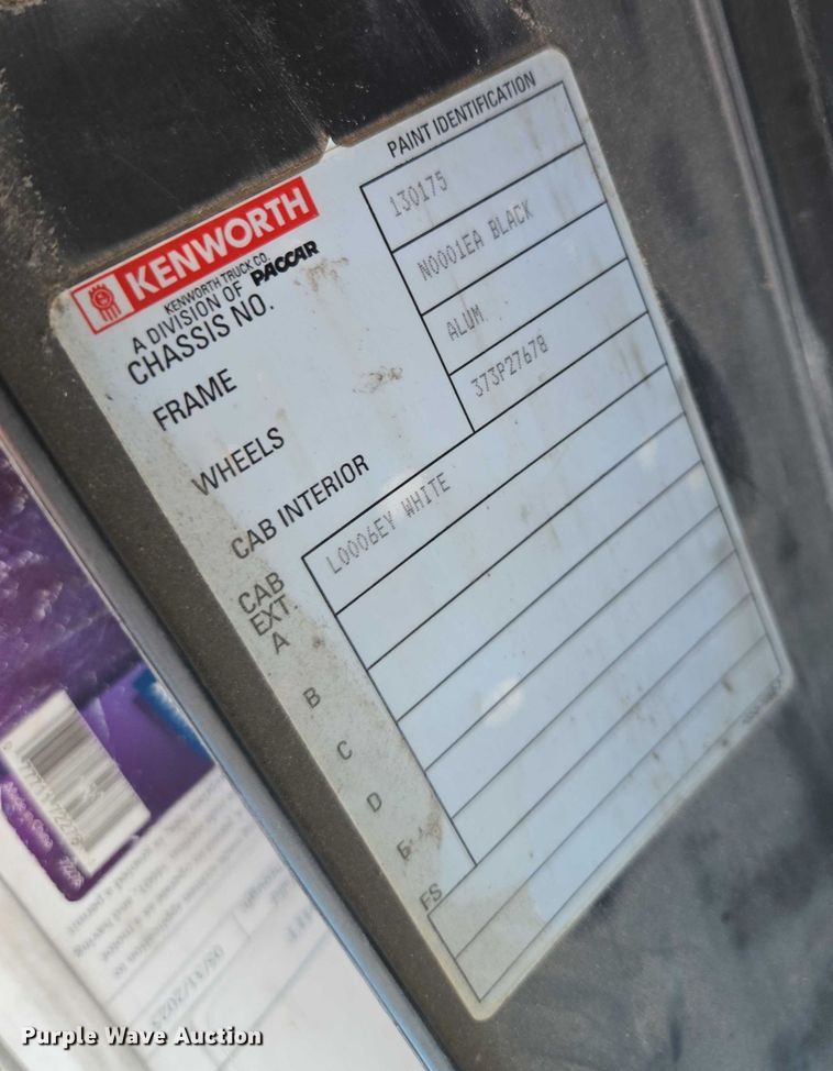 image for item FB9408 2016 Kenworth T880 semi truck