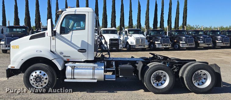 image for item FB9409 2016 Kenworth T880 semi truck
