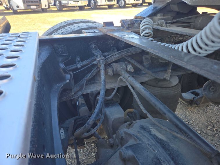 image for item FB9409 2016 Kenworth T880 semi truck