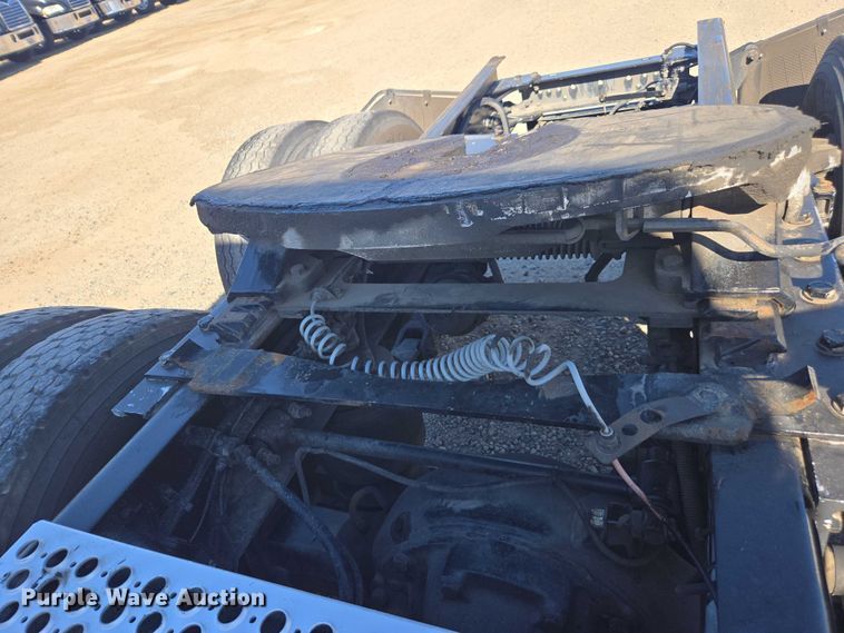 image for item FB9409 2016 Kenworth T880 semi truck