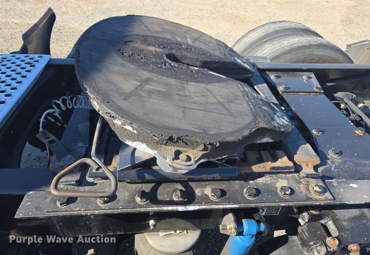 image for item FB9409 2016 Kenworth T880 semi truck