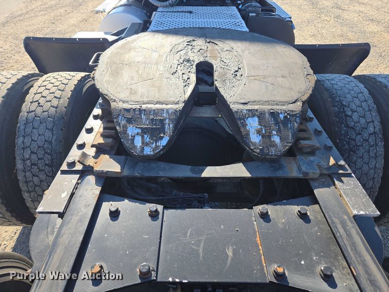 image for item FB9409 2016 Kenworth T880 semi truck