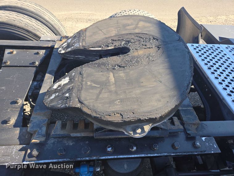 image for item FB9409 2016 Kenworth T880 semi truck