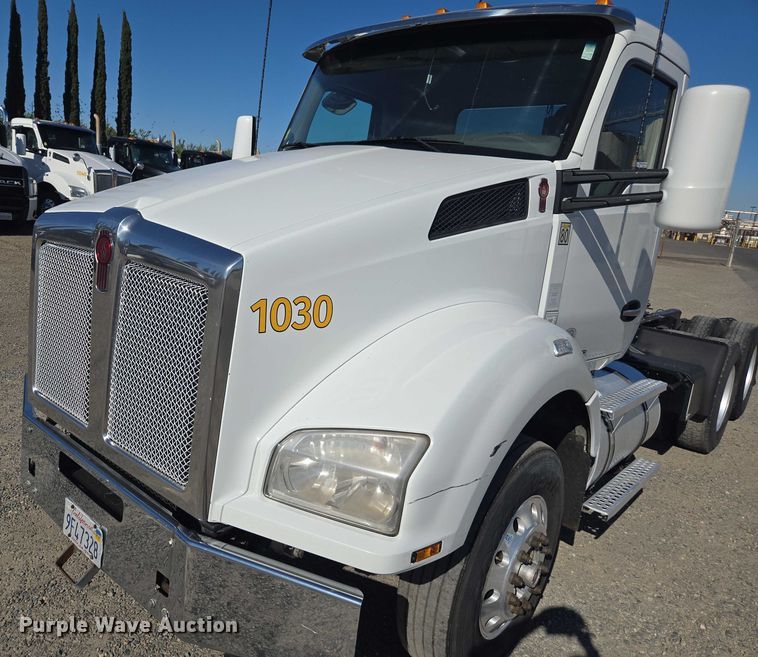 image for item FB9409 2016 Kenworth T880 semi truck