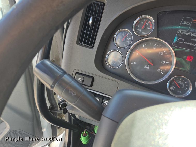 image for item FB9409 2016 Kenworth T880 semi truck