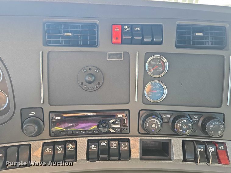 image for item FB9409 2016 Kenworth T880 semi truck