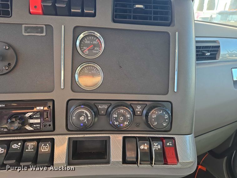 image for item FB9409 2016 Kenworth T880 semi truck