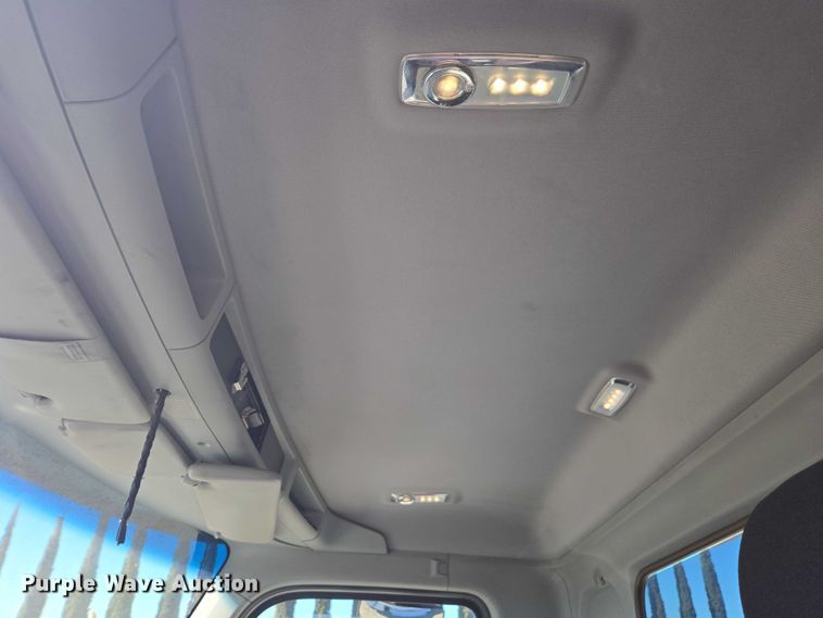 image for item FB9409 2016 Kenworth T880 semi truck