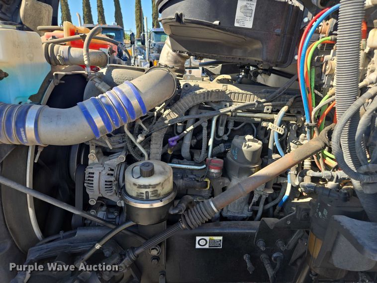 image for item FB9409 2016 Kenworth T880 semi truck