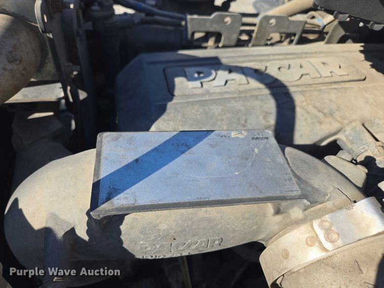 image for item FB9409 2016 Kenworth T880 semi truck