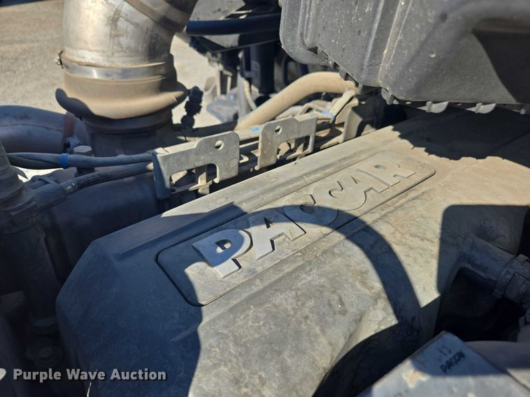 image for item FB9409 2016 Kenworth T880 semi truck