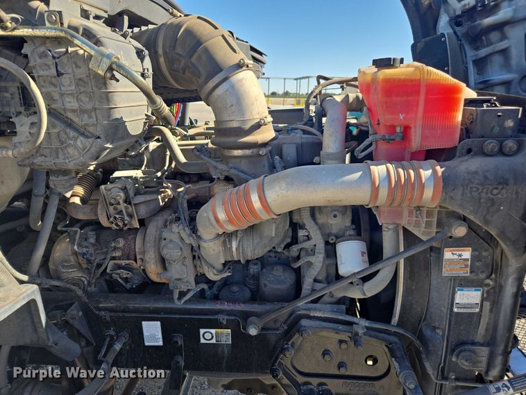 image for item FB9409 2016 Kenworth T880 semi truck