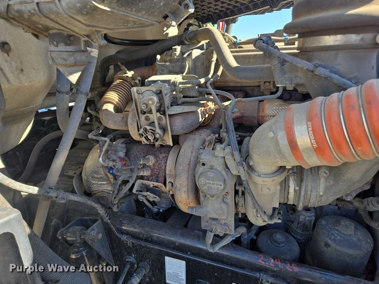 image for item FB9409 2016 Kenworth T880 semi truck