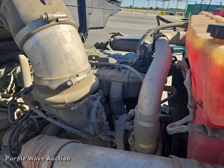 image for item FB9409 2016 Kenworth T880 semi truck