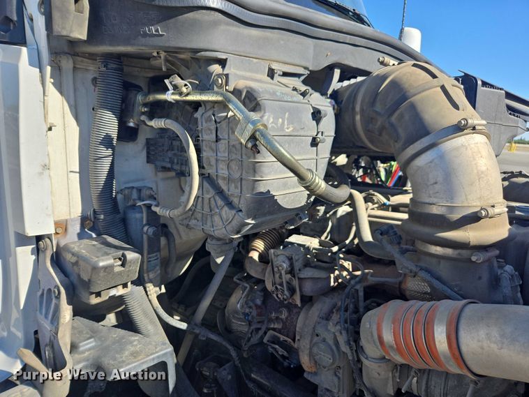 image for item FB9409 2016 Kenworth T880 semi truck