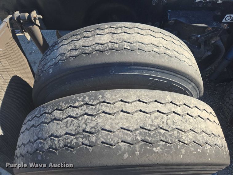 image for item FB9409 2016 Kenworth T880 semi truck