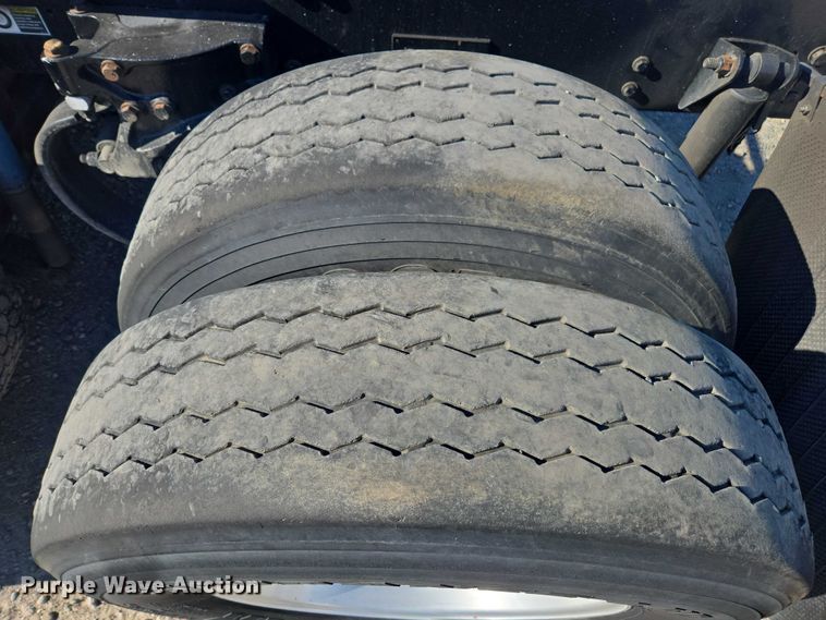 image for item FB9409 2016 Kenworth T880 semi truck