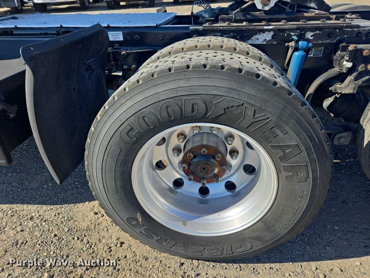 image for item FB9409 2016 Kenworth T880 semi truck