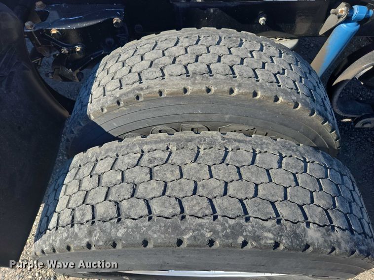 image for item FB9409 2016 Kenworth T880 semi truck