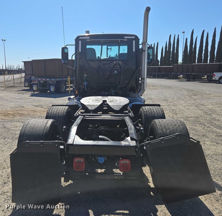 image for item FB9410 2017 Mack CXU613 semi truck