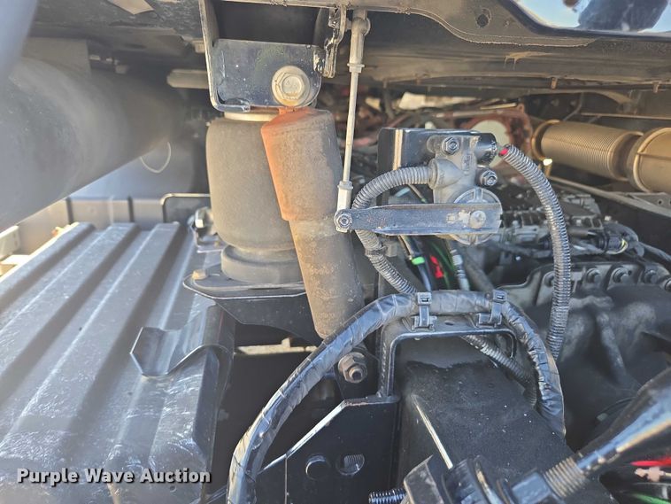 image for item FB9410 2017 Mack CXU613 semi truck