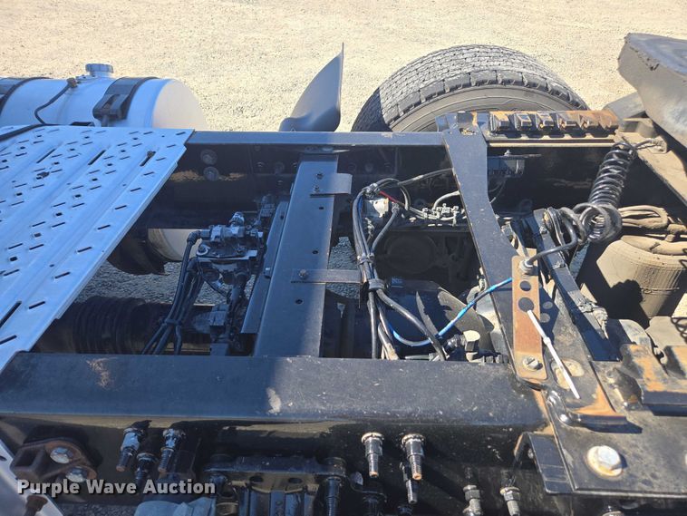 image for item FB9410 2017 Mack CXU613 semi truck