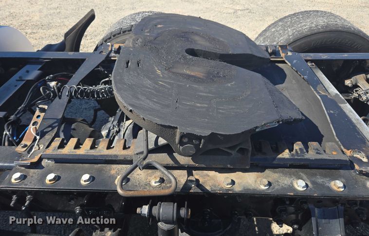 image for item FB9410 2017 Mack CXU613 semi truck