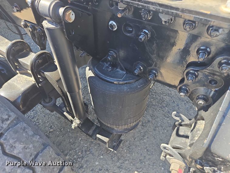 image for item FB9410 2017 Mack CXU613 semi truck