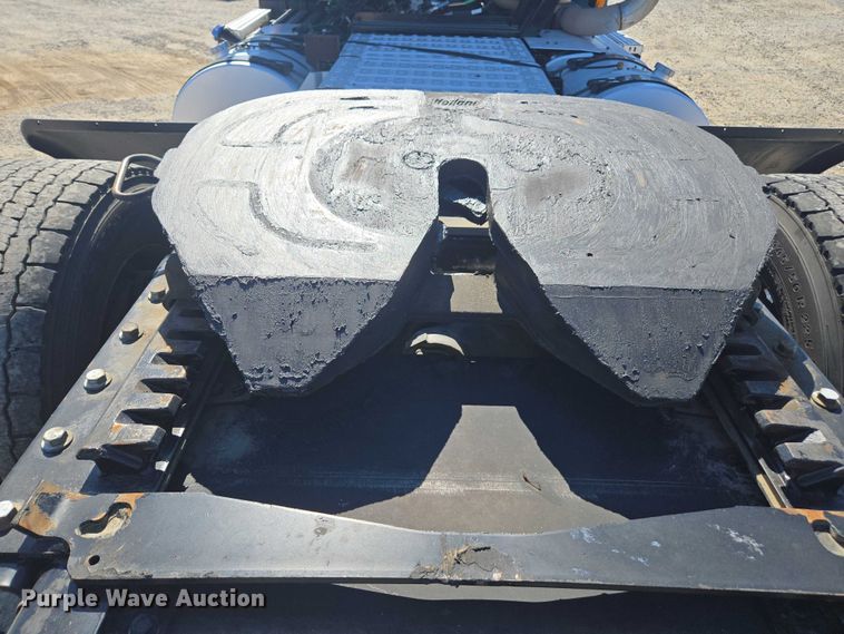 image for item FB9410 2017 Mack CXU613 semi truck