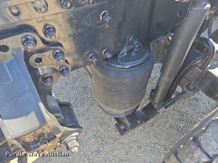 image for item FB9410 2017 Mack CXU613 semi truck