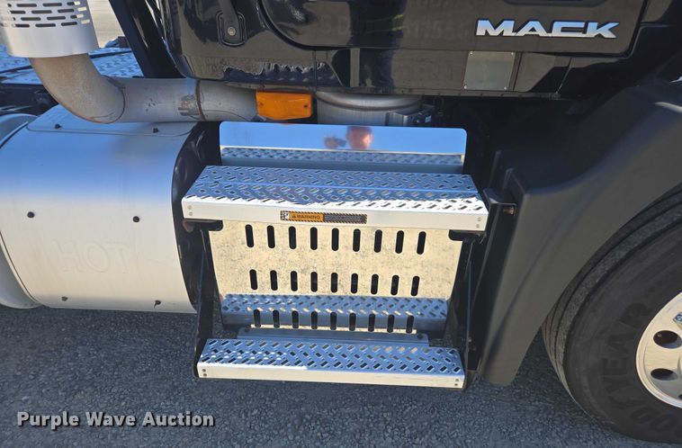 image for item FB9410 2017 Mack CXU613 semi truck