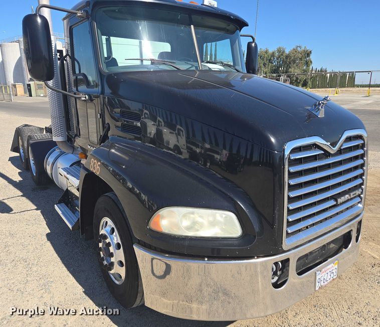image for item FB9410 2017 Mack CXU613 semi truck
