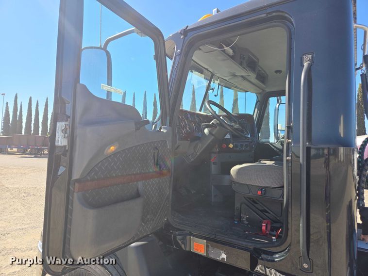 image for item FB9410 2017 Mack CXU613 semi truck