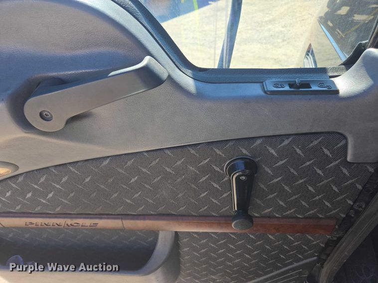 image for item FB9410 2017 Mack CXU613 semi truck